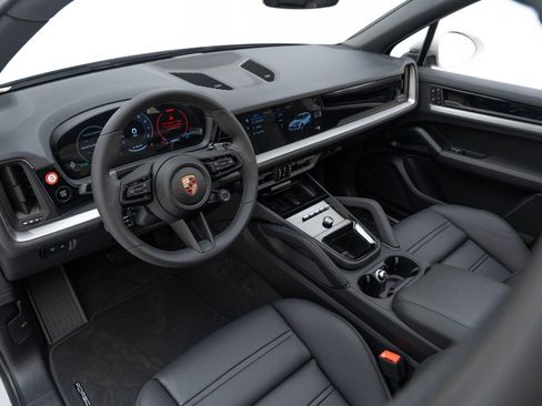 New 2025 Porsche Cayenne image 4
