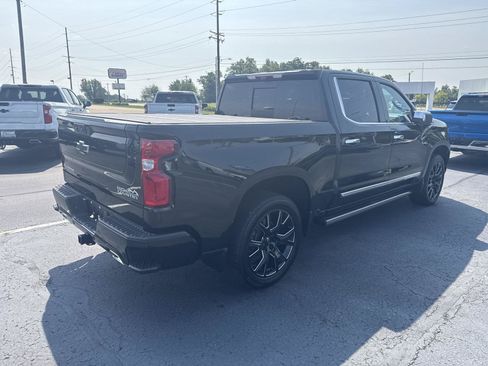 Used 2025 Chevrolet Silverado 1500 High Country AWD/4WD image 4