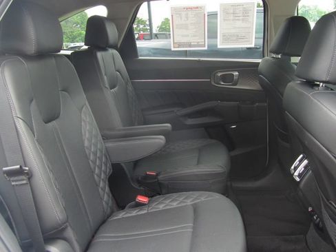 Used 2023 Kia Sorento SX AWD/4WD image 10
