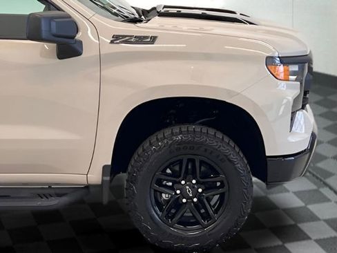 Used 2026 Chevrolet Silverado 1500 Custom Trail Boss w/ Dark Appearance Package AWD/4WD image 7