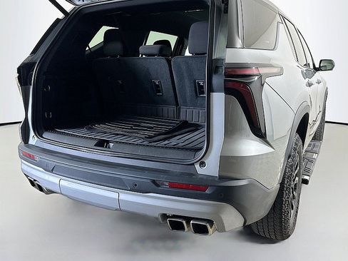 Used 2024 Chevrolet Traverse Z71 AWD/4WD image 23
