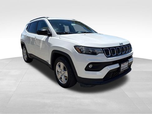 Used 2022 Jeep Compass Latitude FWD image 7