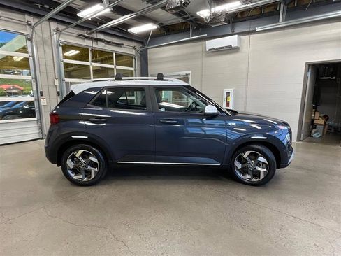 Used 2021 Hyundai Venue FWD image 6
