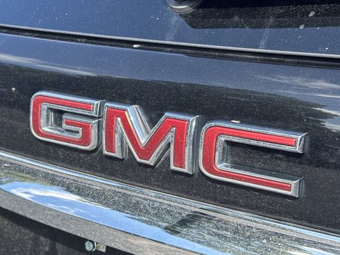 Used 2024 GMC Terrain SLE FWD image 9