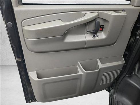 Used 2015 Chevrolet Express 2500 image 10