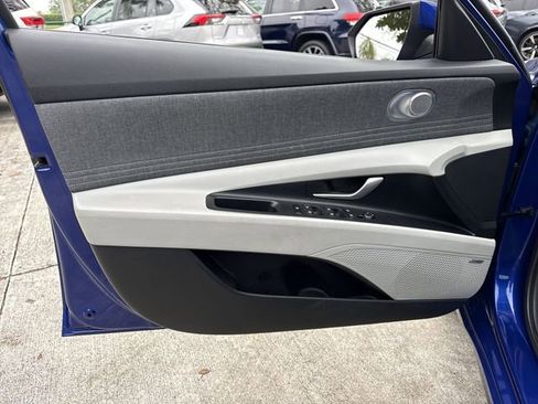 Used 2023 Hyundai Elantra Limited image 13