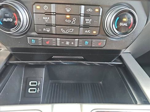 Used 2018 Ford F150 Platinum w/ Equipment Group 701A Luxury image 16