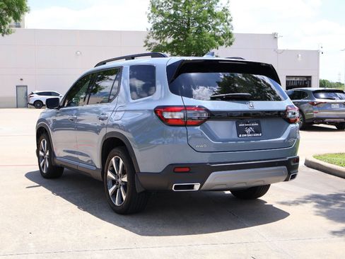 Used 2025 Honda Pilot Elite image 4