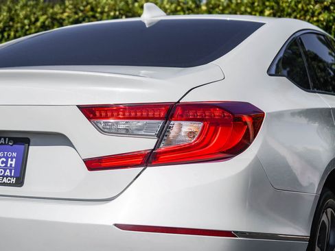 Used 2018 Honda Accord EX image 7