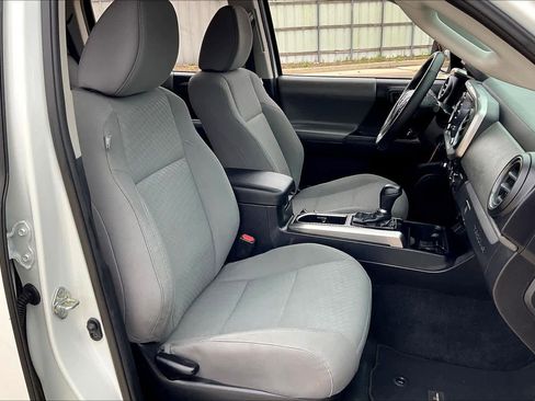 Used 2021 Toyota Tacoma SR5 w/ SR5 Appearance Package (SM) image 8