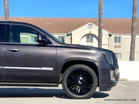 Used 2017 Cadillac Escalade ESV Platinum image 13