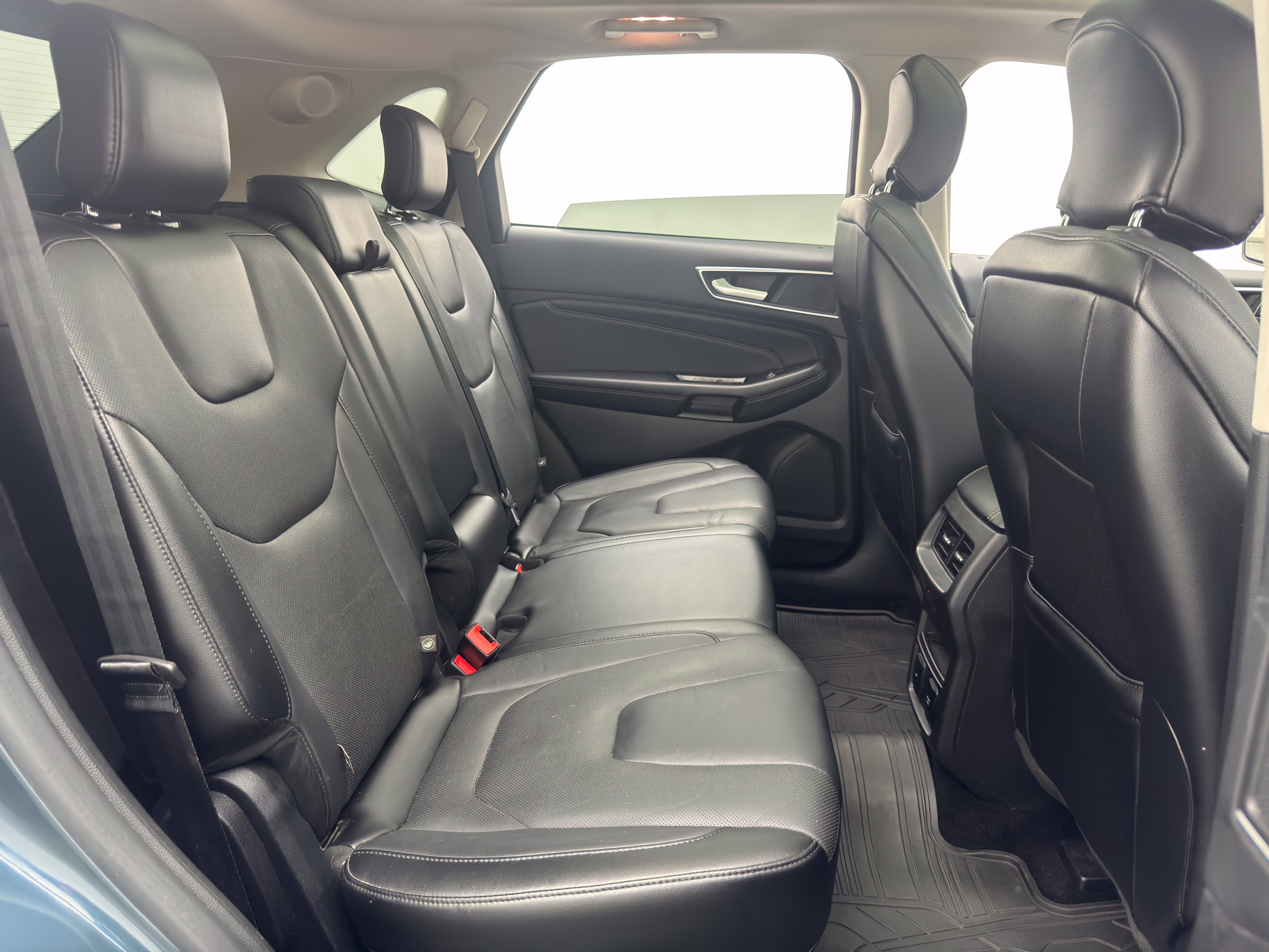 Used 2016 Ford Edge Titanium w/ Equipment Group 301A AWD/4WD image 38