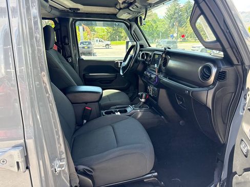 Used 2021 Jeep Gladiator Sport AWD/4WD image 12