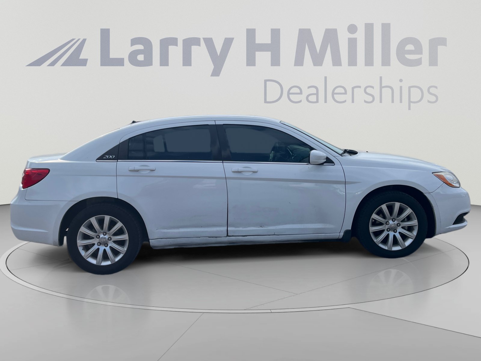 Used 2013 Chrysler 200 Touring FWD image 6