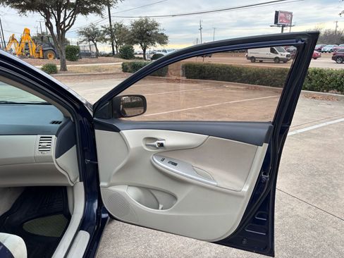 Used 2012 Toyota Corolla L image 16