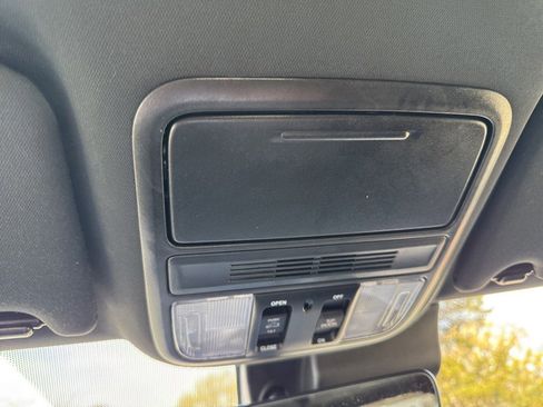 Used 2022 Honda Pilot TrailSport image 35