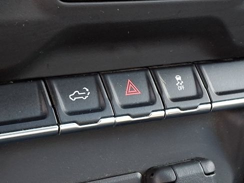 Used 2021 Chevrolet Silverado 2500 Custom w/ Custom Convenience Package image 24