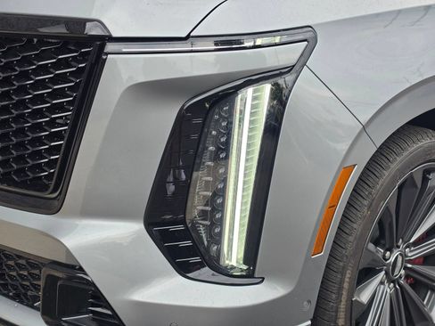 Used 2026 Cadillac Escalade ESV V AWD/4WD image 3