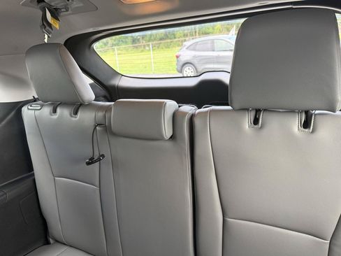 Used 2021 Toyota Highlander XLE AWD/4WD image 9