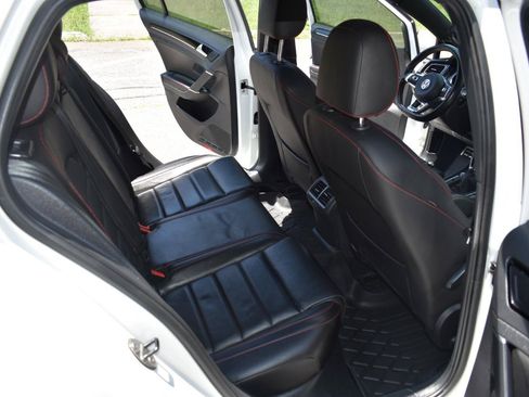 Used 2017 Volkswagen GTI SE FWD image 23