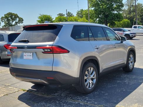 Used 2024 Toyota Grand Highlander XLE image 6