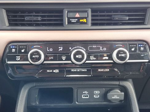 Used 2025 Honda Pilot Elite image 17