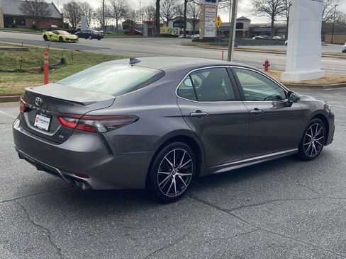 Used 2023 Toyota Camry SE image 3