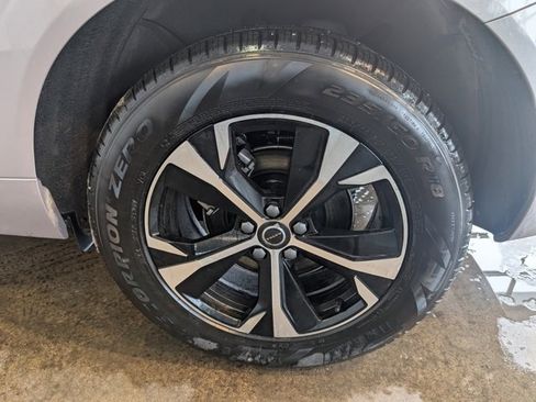 Used 2026 Volvo XC60 B5 Core w/ Climate Package image 9