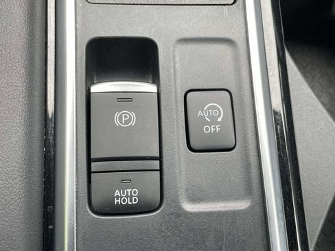 Used 2025 Nissan Pathfinder SV AWD/4WD image 30