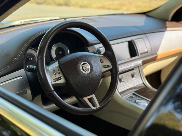 Used 2010 Jaguar XF Supercharged RWD image 18