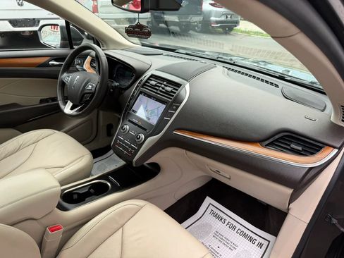 Used 2019 Lincoln MKC Select w/ Select Plus Package AWD/4WD image 17