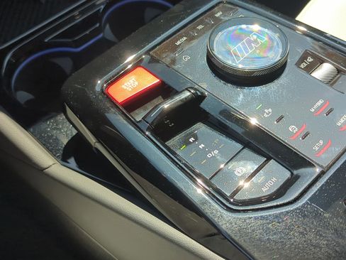 Used 2025 BMW M5 w/ Carbon Package image 26