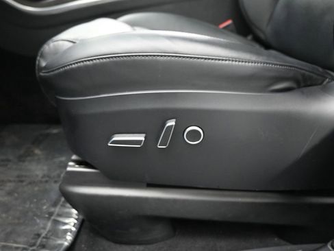 Used 2022 Tesla Model X image 9
