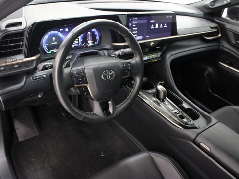 Used 2024 Toyota Crown Platinum AWD/4WD image 13