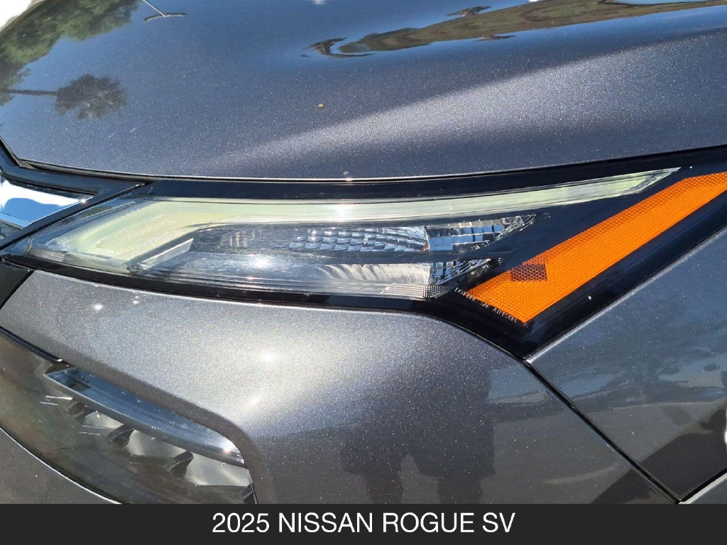 Certified 2025 Nissan Rogue SV AWD/4WD image 10
