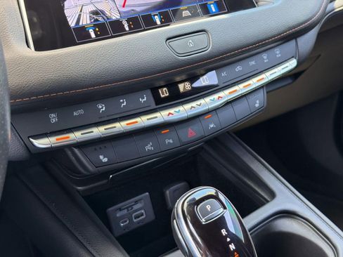 Used 2022 Cadillac XT4 Sport w/ Enhanced Visibility Package FWD image 17
