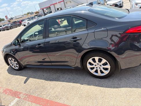 Used 2025 Toyota Corolla LE FWD image 4