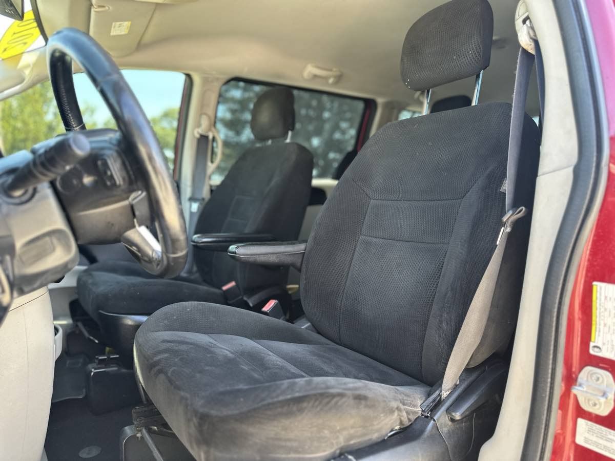 Used 2016 Dodge Grand Caravan American Value Package w/ UConnect Hands-Free Group FWD image 10