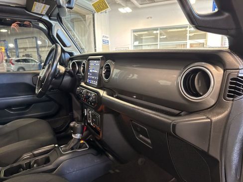 Used 2021 Jeep Wrangler Unlimited Sahara w/ Uconnect 4C Nav & Sound Group AWD/4WD image 34