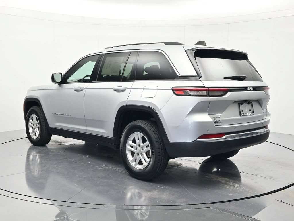 Used 2023 Jeep Grand Cherokee Laredo w/ Luxury Tech Group I AWD/4WD image 7