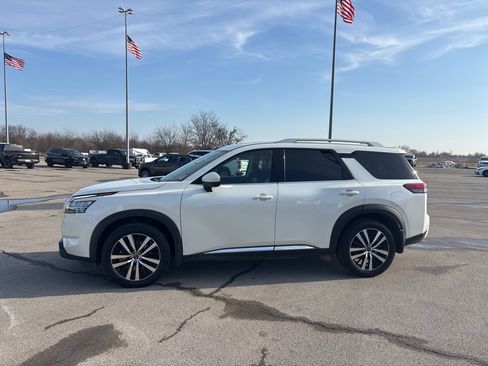Used 2023 Nissan Pathfinder Platinum w/ Cargo Package image 6