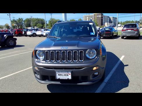 Used 2018 Jeep Renegade Latitude w/ Cold Weather Group AWD/4WD image 3