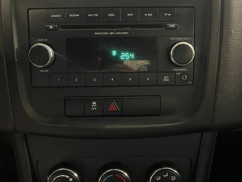 Used 2014 Dodge Avenger SE FWD image 16