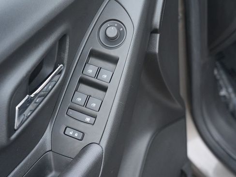 Used 2020 Chevrolet Trax LT w/ LT Convenience Package image 16