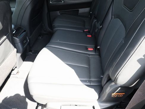 Certified 2025 INFINITI QX60 Luxe w/ Vision Package image 20