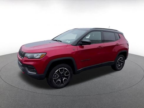 Used 2025 Jeep Compass Trailhawk image 8