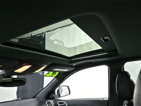 Used 2022 Jeep Grand Cherokee Laredo X image 13