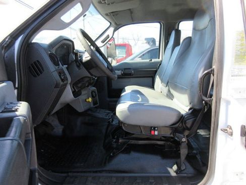 Used 2019 Ford F750 2WD Crew Cab Super Duty image 5