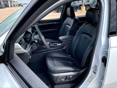 New 2026 Jeep Grand Cherokee L Limited RWD image 12