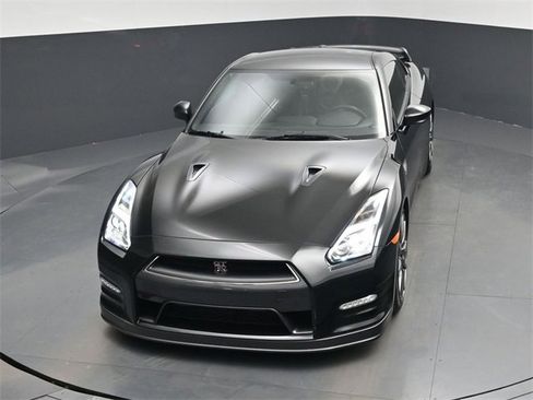 Used 2012 Nissan GT-R Premium image 46